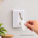Dispensador de bolsas con clip para ajuste, plastico, 5 x 7.6 x 3.2 cm . Incluye 15 bolsas, Blanco