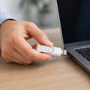 Memoria Usb 16Gb, 2 x 5.8 x 1 cm, Blanco