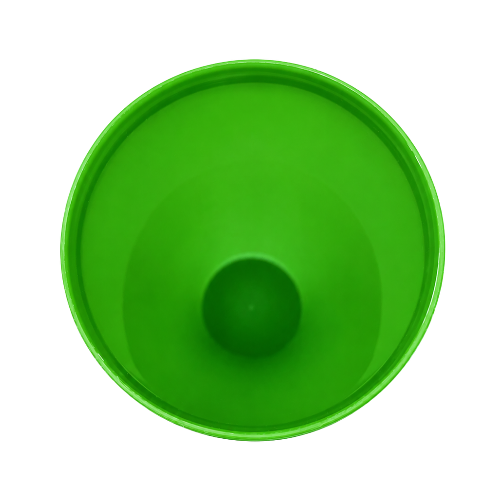 Vaso plástico  verde 1,000ml Carioca con tapa domo diseño de pelota y pajilla