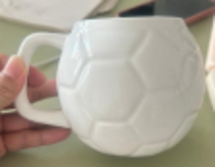TAZA, CERÁMICA, Blanca, 10 OZ, diseño de pelota de fut