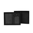PORTA PASAPORTE, IMITACION CUERO, NEGRO, 15*11 cm, con identificador de maletas 11*7 cm en caja negra de regalo
