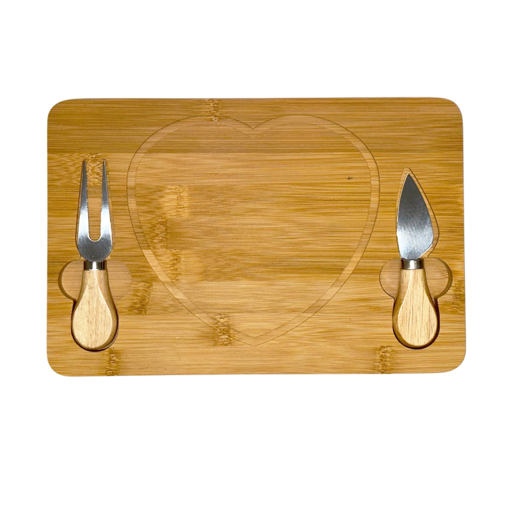 [H590067] Tabla, Bambú, Natural, 20*20*3.5cm, diseño corazón para quesos con 2 utensilios
