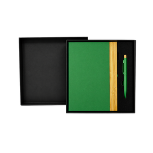 LIBRETA, CARTÓN, VERDE, 14,8 x 21 cm, con orilla de bambú y lapicero de acero inoxidable en caja negra de regalo